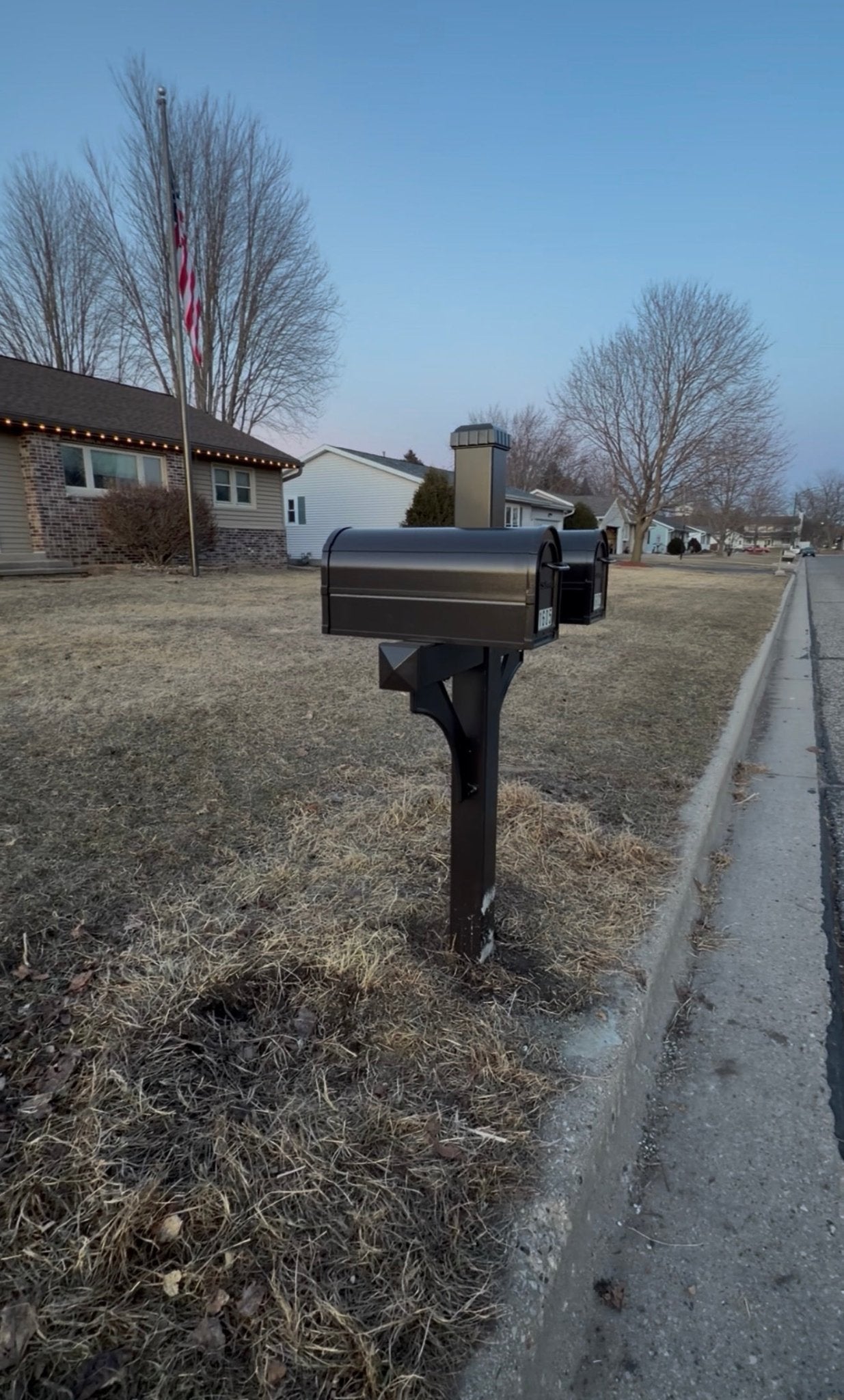 HD Aluminum Double Mailbox Post - Liberty Flag & Specialty